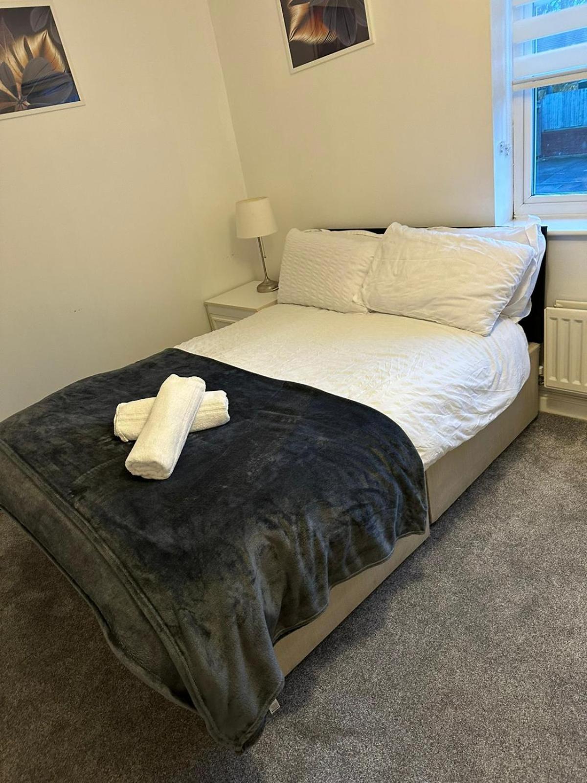 Maidstone Villa 3 Bedroom Free Sports Channels,Parking Sleeps 7 Экстерьер фото