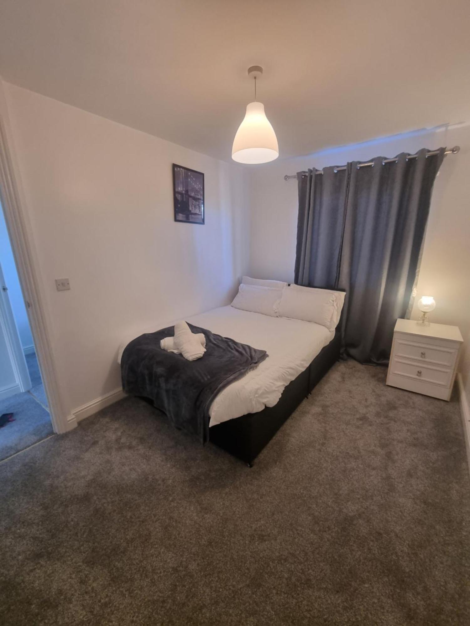 Maidstone Villa 3 Bedroom Free Sports Channels,Parking Sleeps 7 Экстерьер фото