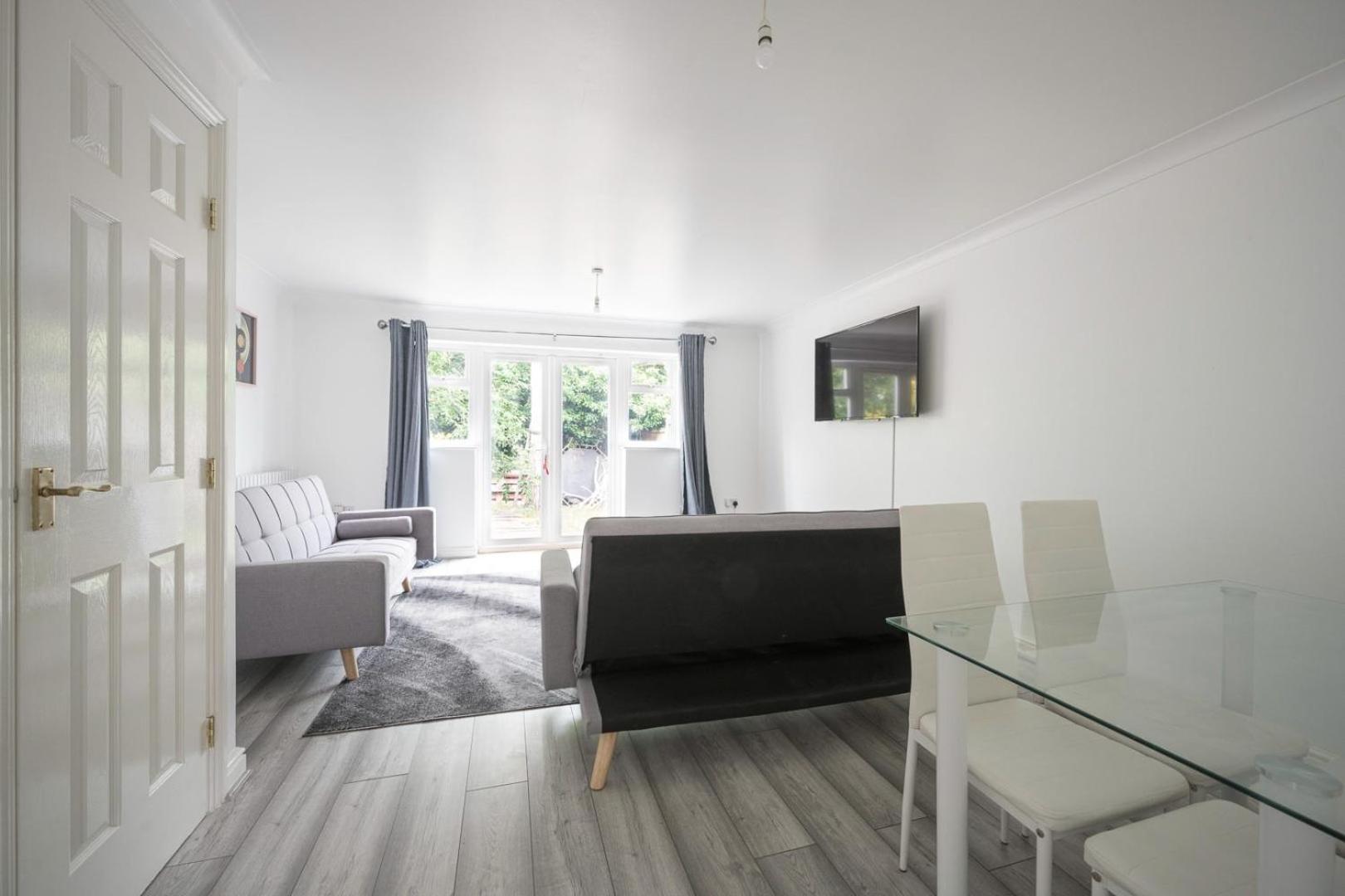 Maidstone Villa 3 Bedroom Free Sports Channels,Parking Sleeps 7 Экстерьер фото