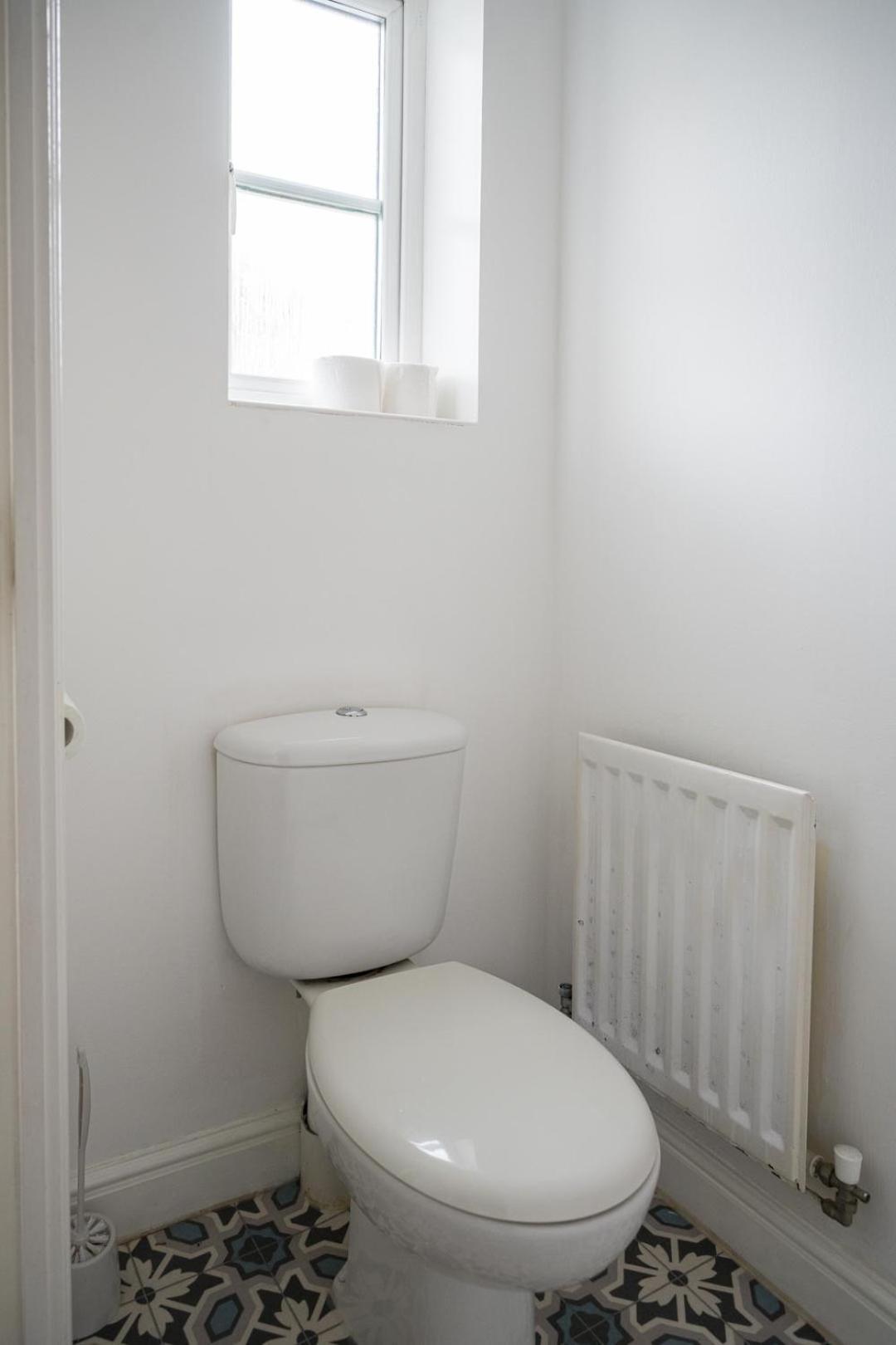 Maidstone Villa 3 Bedroom Free Sports Channels,Parking Sleeps 7 Экстерьер фото