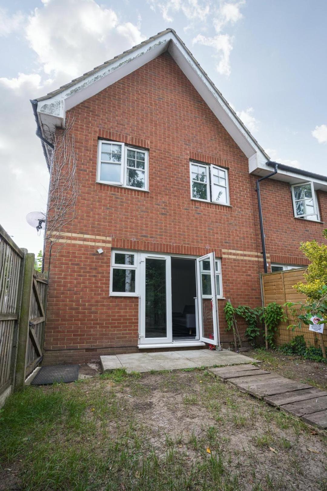 Maidstone Villa 3 Bedroom Free Sports Channels,Parking Sleeps 7 Экстерьер фото